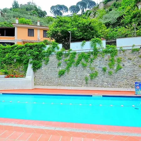 Sleeps 5 Pool Air Con * Ravello