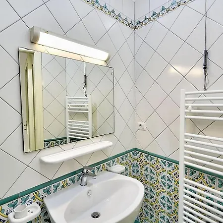 Sleeps 5 Pool Air Con