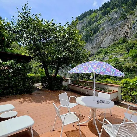 Sleeps 5 Pool Air Con Apartamento Ravello