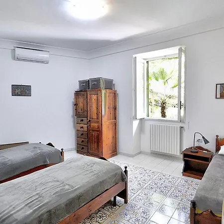Sleeps 5 Pool Air Con *