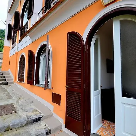 Sleeps 5 Pool Air Con