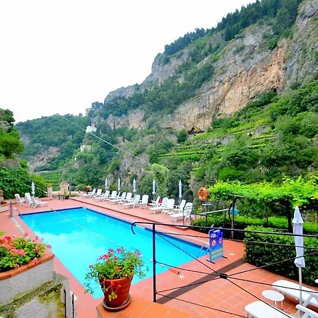 Sleeps 5 Pool Air Con *
